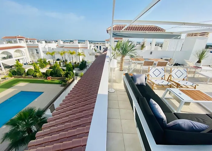 Fortuna Penthouse With Roof Terrace, Ac And Pool